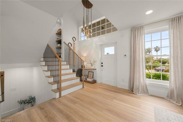 9015 Mockingbird DR, Sanibel, FL 33957