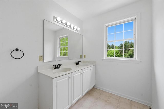198 SEBASTIAN DR, Oxford, PA 19363