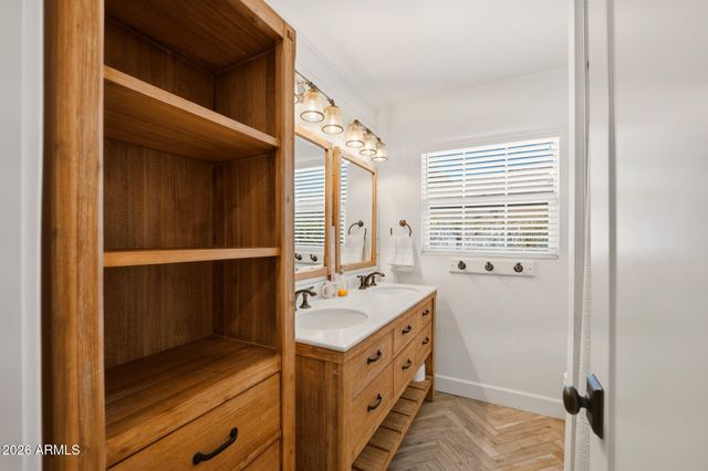 4628 E WINDSOR Avenue, Phoenix, AZ 85008