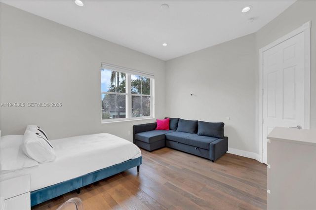 1469 Shoreline Way, Hollywood, FL 33019