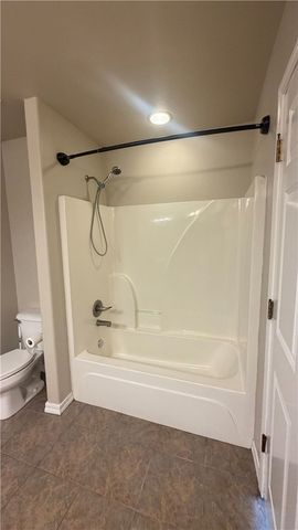 77 Ingleborough Drive, Bella Vista, AR 72715