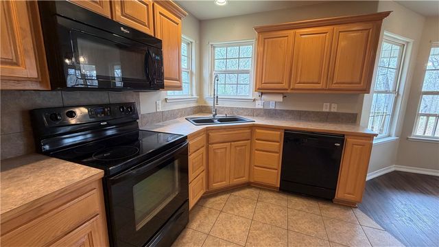 77 Ingleborough Drive, Bella Vista, AR 72715