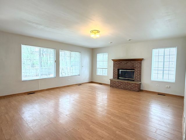 4447 W Lawn Avenue, Waukegan, IL 60085