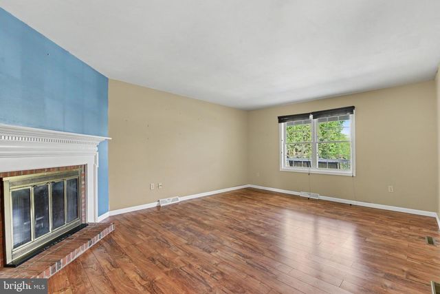 2021 VERONA DR, Harrisburg, PA 17110