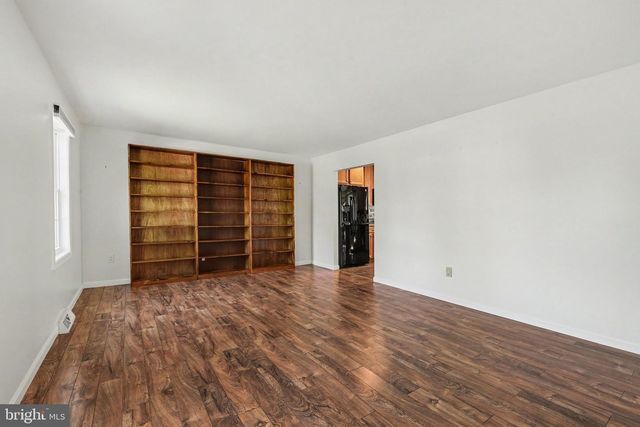 2021 VERONA DR, Harrisburg, PA 17110