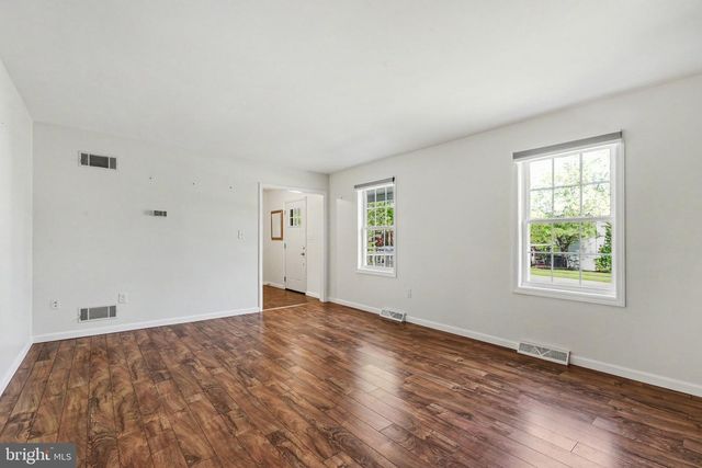 2021 VERONA DR, Harrisburg, PA 17110