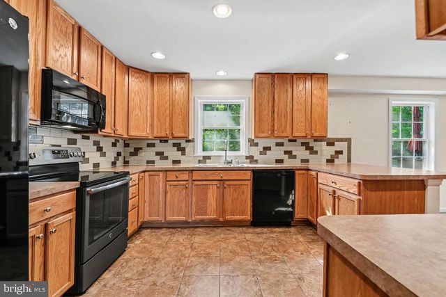 2021 VERONA DR, Harrisburg, PA 17110