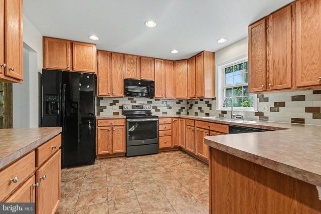 2021 VERONA DR, Harrisburg, PA 17110