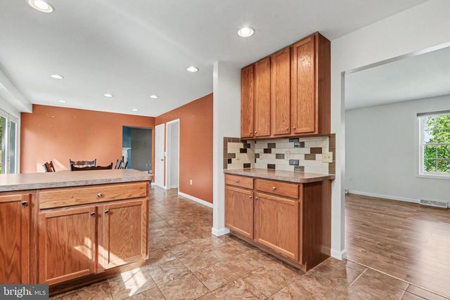 2021 VERONA DR, Harrisburg, PA 17110