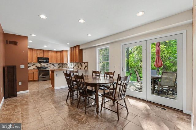 2021 VERONA DR, Harrisburg, PA 17110