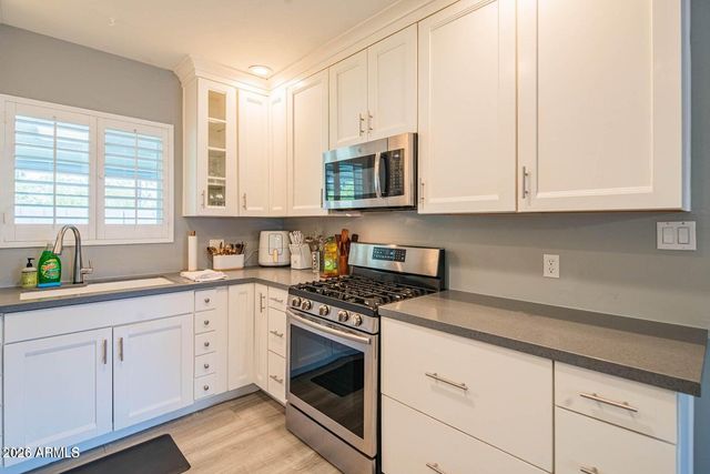 1648 E MITCHELL Drive, Phoenix, AZ 85016