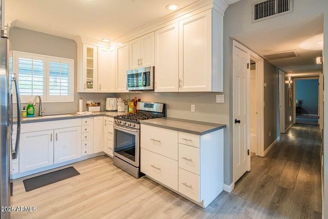 1648 E MITCHELL Drive, Phoenix, AZ 85016