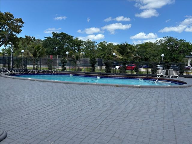 8060 Fairview Dr 101, Tamarac, FL 33321