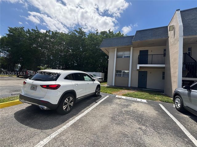 8060 Fairview Dr 101, Tamarac, FL 33321