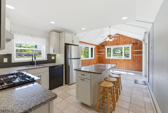 155 Highland Lakes Rd, Vernon Twp., NJ 07422