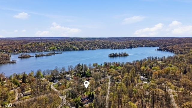 155 Highland Lakes Rd, Vernon Twp., NJ 07422