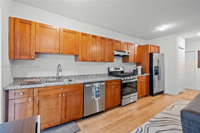 7950 Tatum Waterway Dr N14, Miami Beach, FL 33141