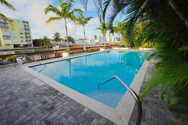 7950 Tatum Waterway Dr N14, Miami Beach, FL 33141