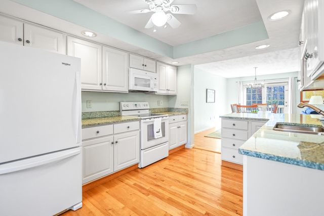 9 Hickory Pond Ln Unit 9, Atkinson, NH 03811