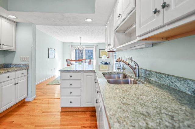 9 Hickory Pond Ln Unit 9, Atkinson, NH 03811