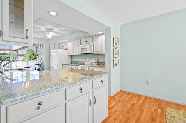 9 Hickory Pond Ln Unit 9, Atkinson, NH 03811