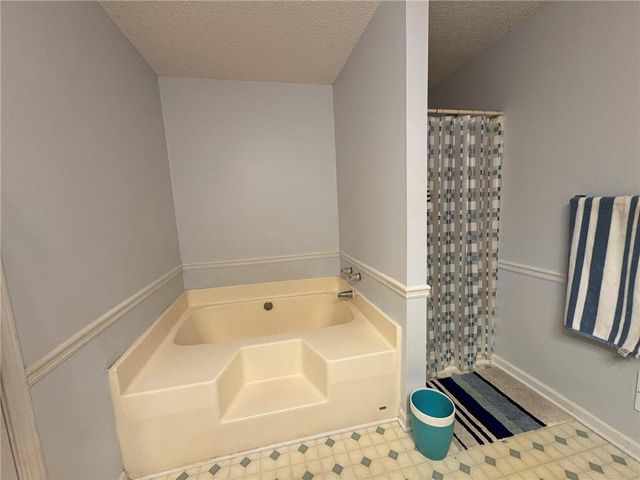 207 Williamsburg Circle, Mcdonough, GA 30253