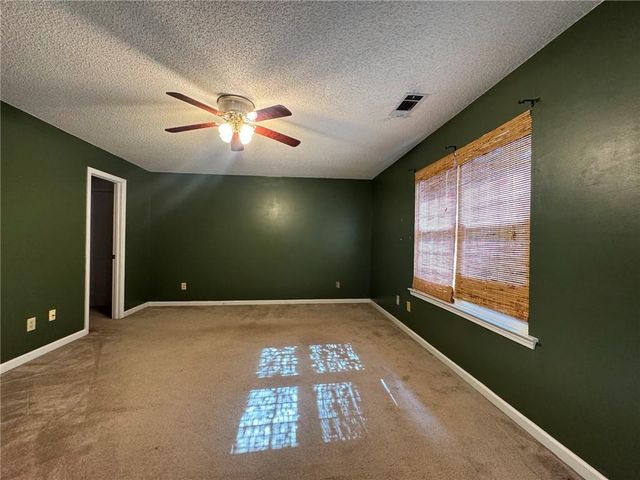 207 Williamsburg Circle, Mcdonough, GA 30253