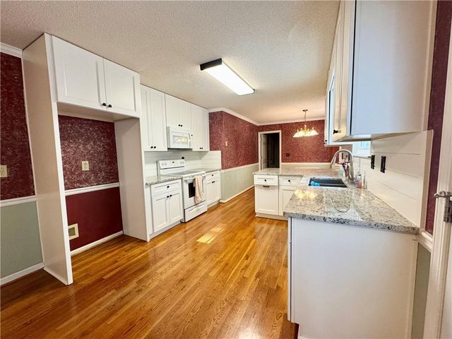 207 Williamsburg Circle, Mcdonough, GA 30253