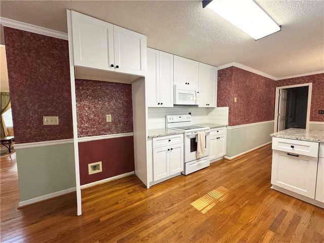 207 Williamsburg Circle, Mcdonough, GA 30253
