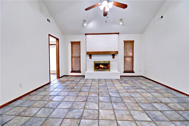 363 Malinda Drive, Fayetteville, AR 72703