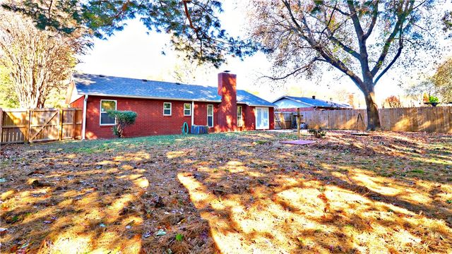 363 Malinda Drive, Fayetteville, AR 72703