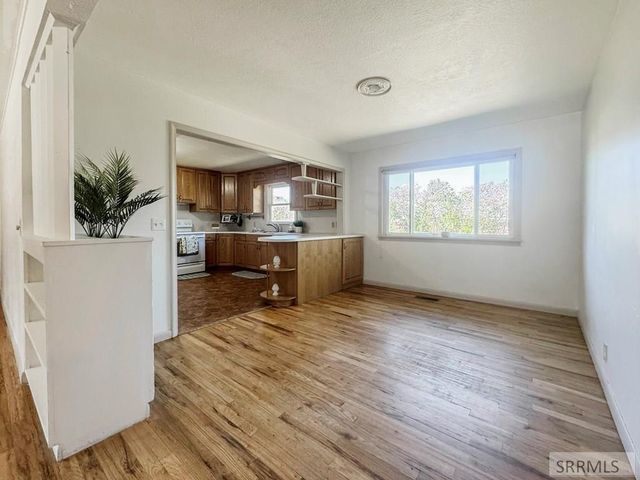 305 E 3rd S, Rexburg, ID 83440