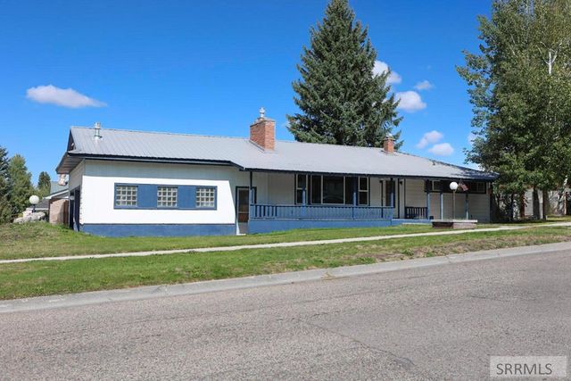 305 E 3rd S, Rexburg, ID 83440