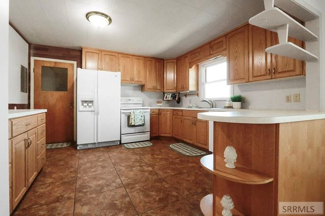 305 E 3rd S, Rexburg, ID 83440