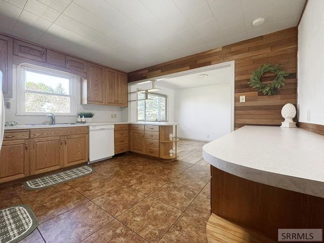 305 E 3rd S, Rexburg, ID 83440