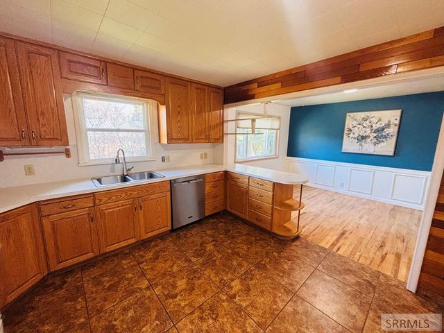 305 E 3rd S, Rexburg, ID 83440