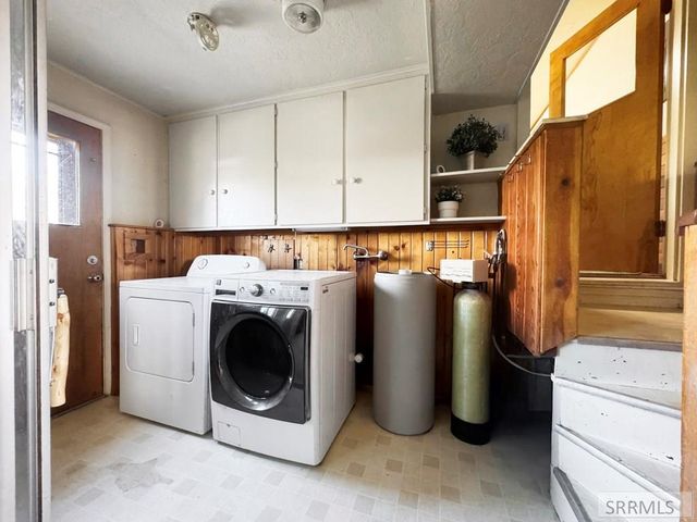 305 E 3rd S, Rexburg, ID 83440