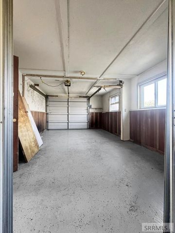 305 E 3rd S, Rexburg, ID 83440