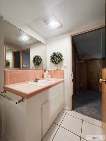 305 E 3rd S, Rexburg, ID 83440