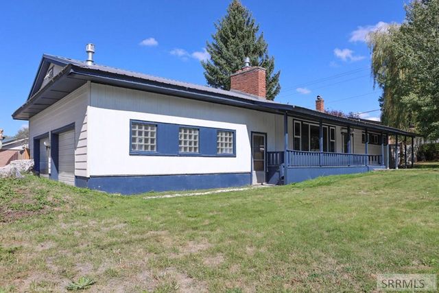 305 E 3rd S, Rexburg, ID 83440