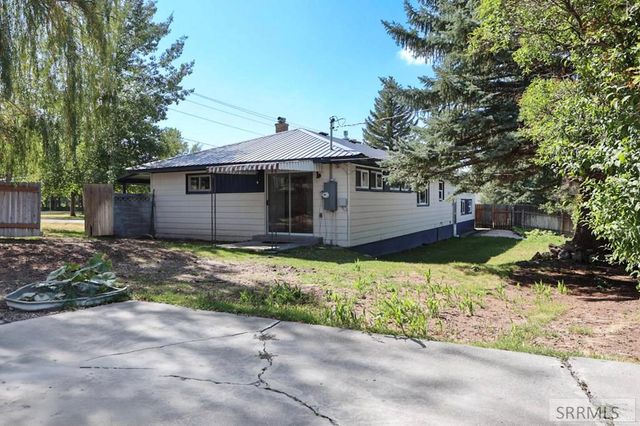 305 E 3rd S, Rexburg, ID 83440
