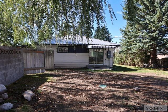 305 E 3rd S, Rexburg, ID 83440
