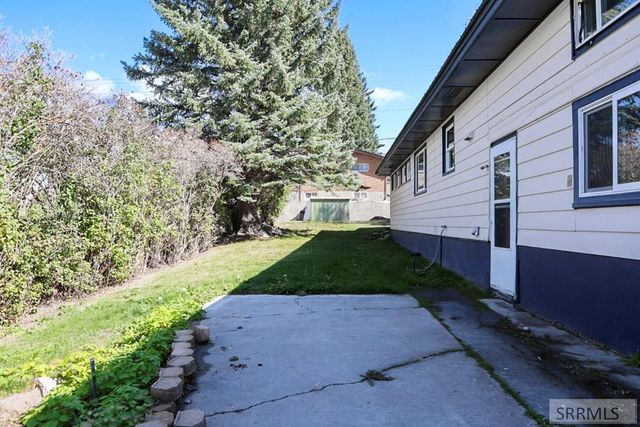 305 E 3rd S, Rexburg, ID 83440