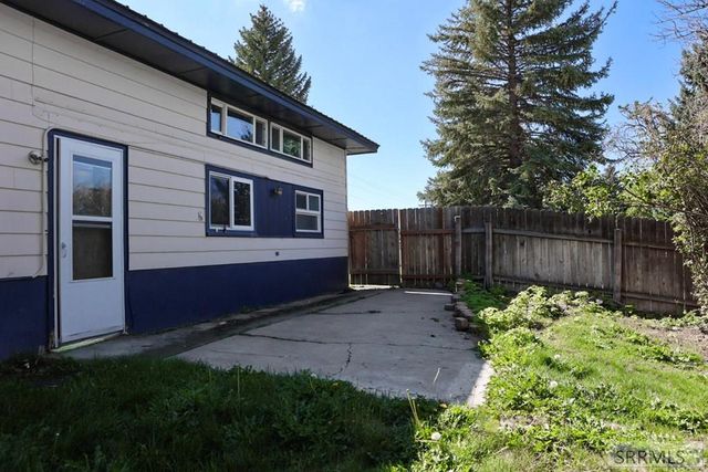 305 E 3rd S, Rexburg, ID 83440