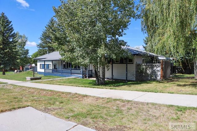 305 E 3rd S, Rexburg, ID 83440