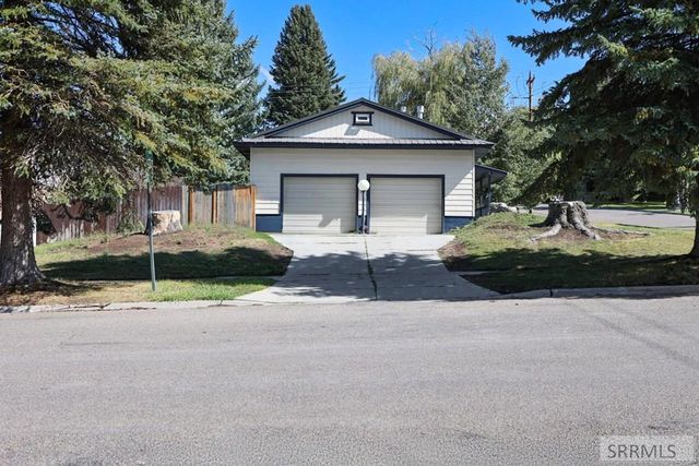 305 E 3rd S, Rexburg, ID 83440