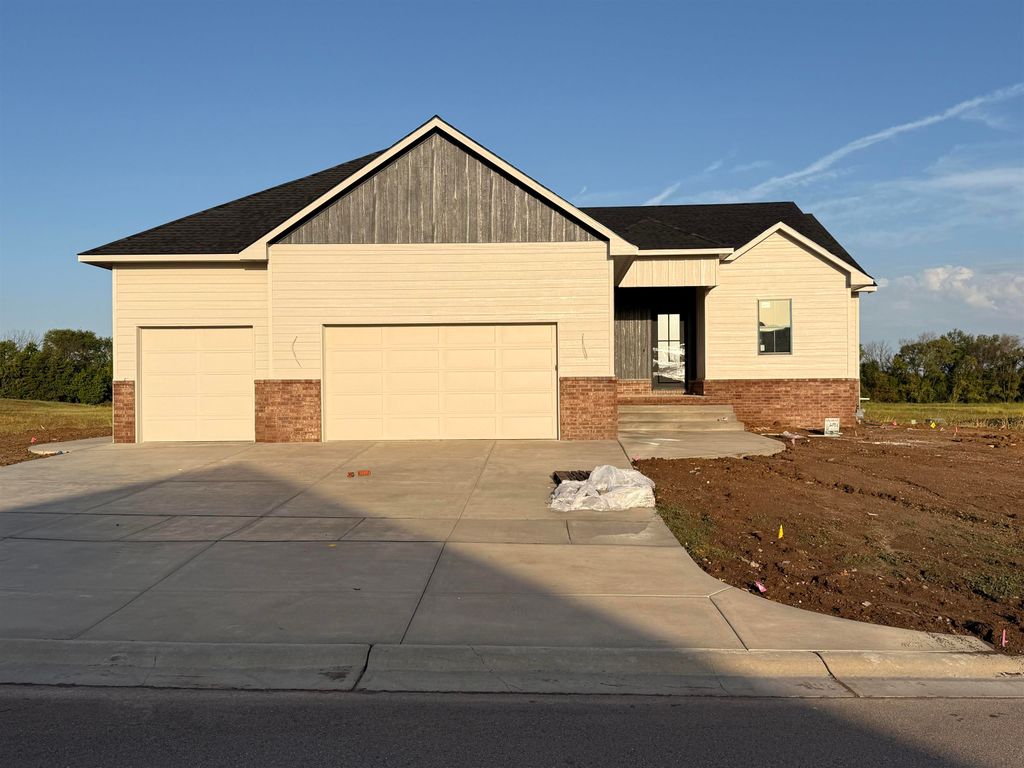 2717 S Clear Creek St, Wichita, KS 67230