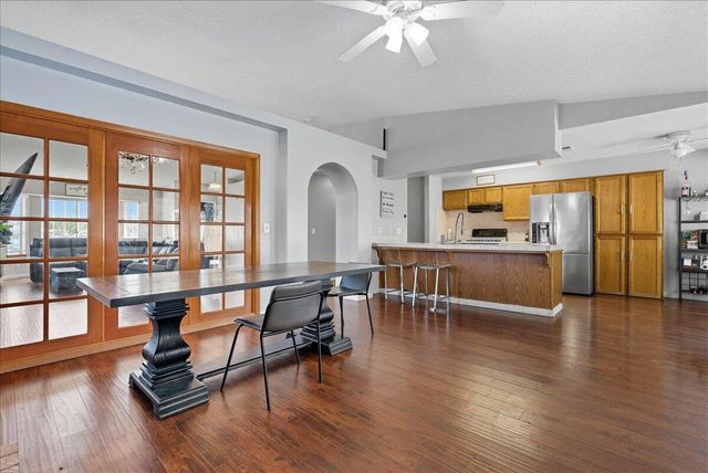 2202 Cottonwood Court, Hanford, CA 93230