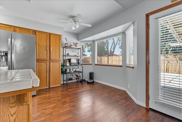 2202 Cottonwood Court, Hanford, CA 93230