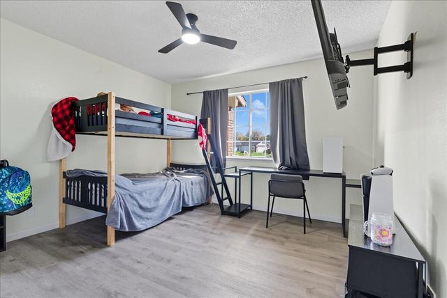 2202 Cottonwood Court, Hanford, CA 93230